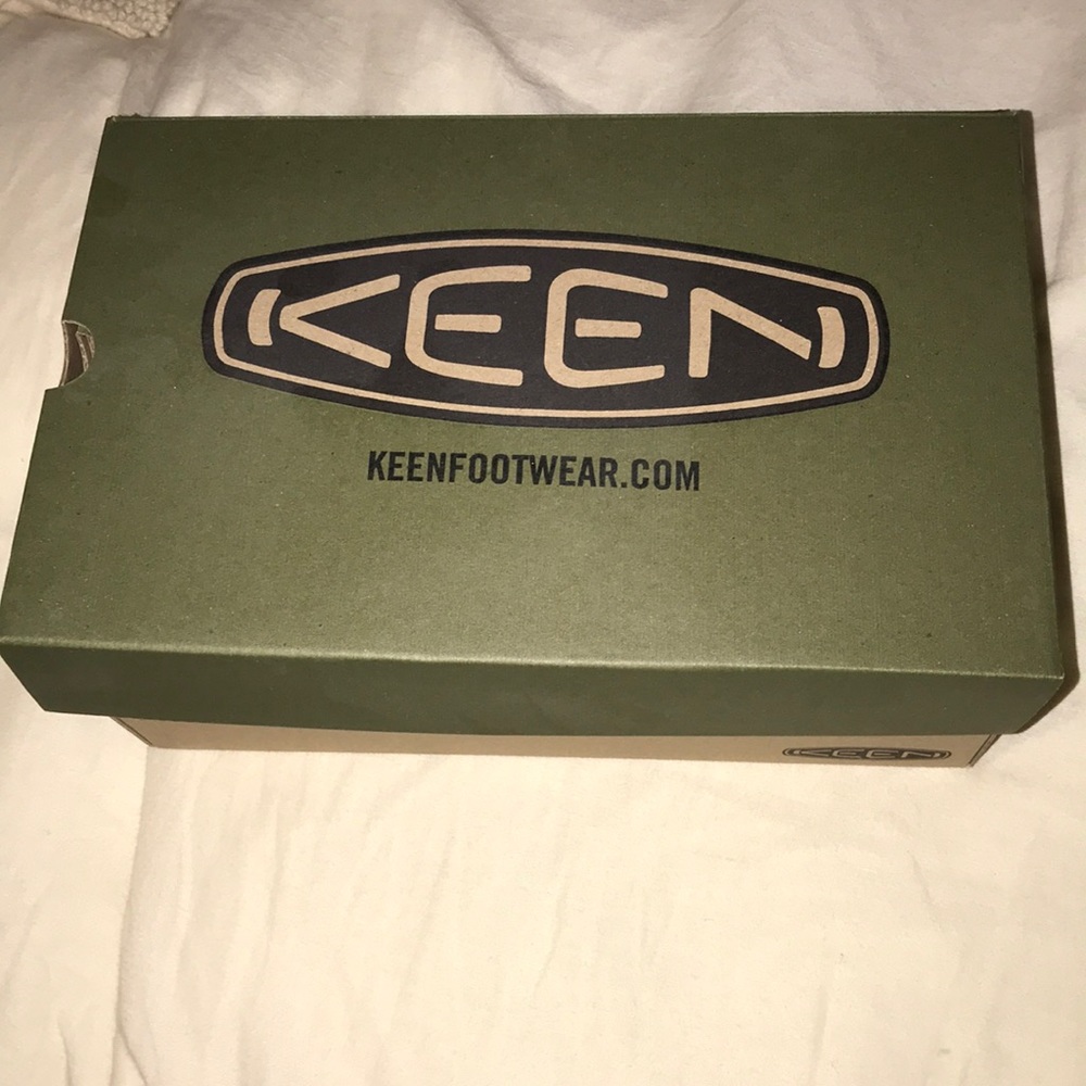 Never worn keen sandals men’s